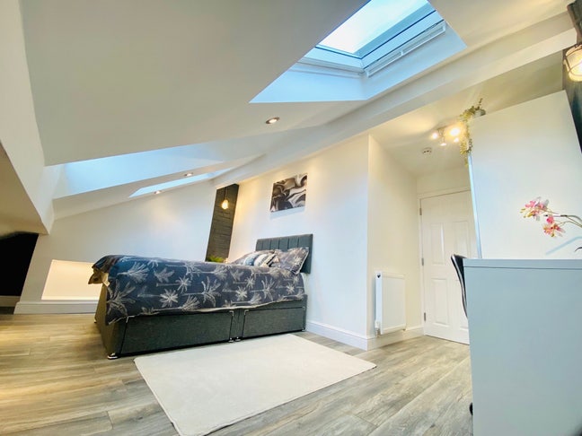 Central 6 Bed Withington 🏡  Main Photo