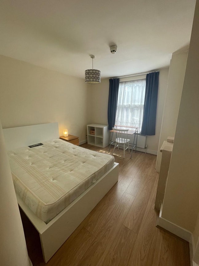 1 Room Left in Friendly 7 Bed House  Main Photo