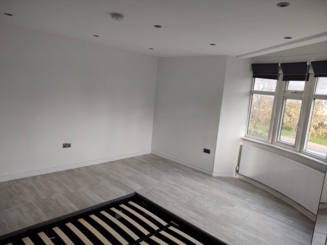 Extra large room to rent Main Photo