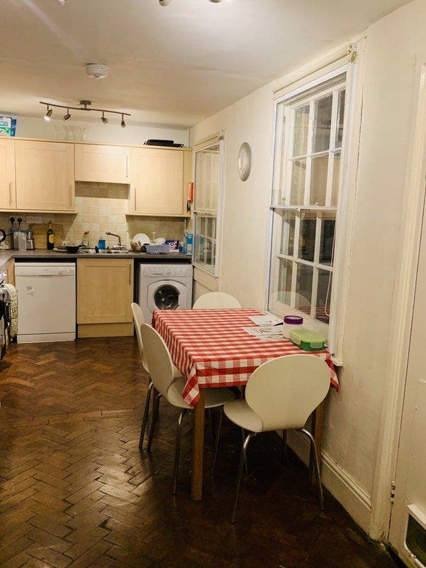 Rooms available in HUGE gorgeous house in Jericho Main Photo