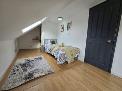 Furnished Double room available in Romford  Main Photo