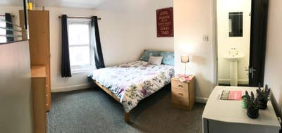 Effortless Move-In | Stylish Ensuite | &pound;1 FOR 1ST Main Photo