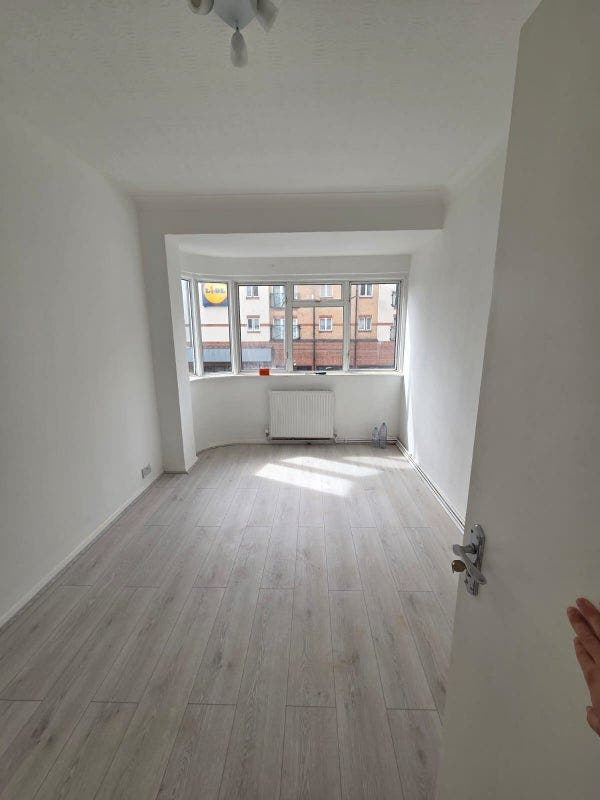 ☘️Newly Refurnished 5 Bedroom- 1 Room Available Main Photo