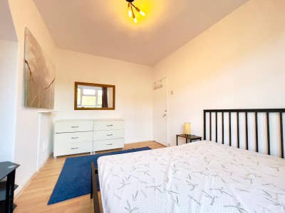 Spacious large double at White City, NOW Main Photo