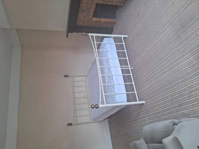 Large  Bright Room in a Lovely House Main Photo