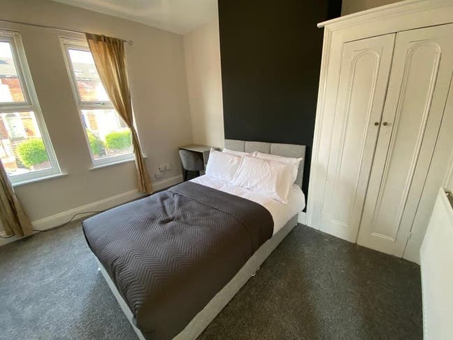 Spacious Ensuite Room Available in LS11 115 Cr Main Photo
