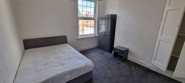 Spacious Furnished Double Room Warrington Centre Main Photo
