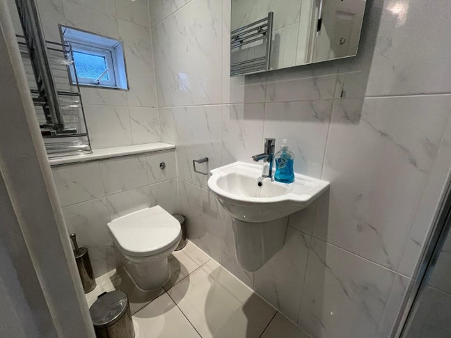 1 Double Bed Ensuite & 1 Single Bed Ensuite Main Photo