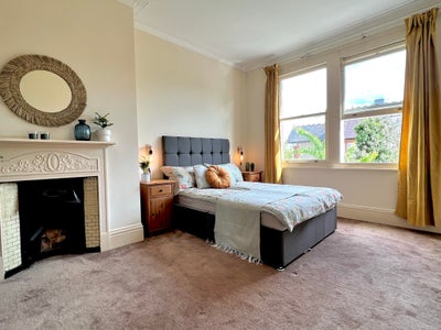 Stylish double, single occupancy, garden house BBQ Main Photo