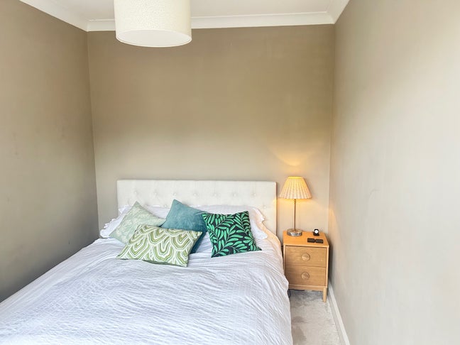  Bright Furnished Room - St Katherine's Docks area Main Photo