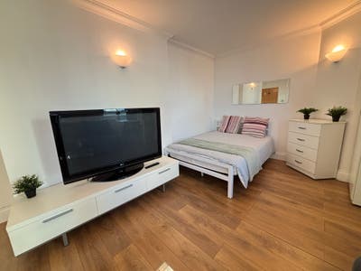 🛏️ Spacious Double Room – Short Let (2–3 Months) Main Photo