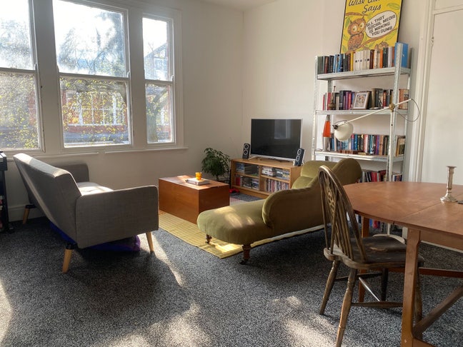 Attic room in light, spacious 3 bed flat Main Photo