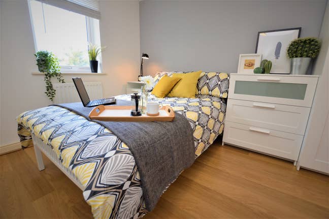 Double En-Suite Shower Room | Close to Whh Main Photo