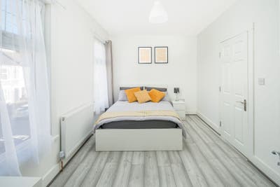 En-Suite Room Available Now – &pound;900 PCM Main Photo