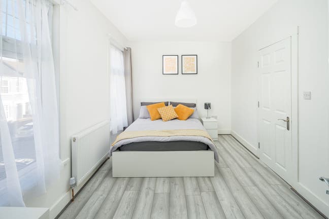 En-Suite Room Available Now – &pound;900 PCM Main Photo