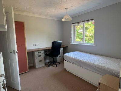 Rooms Available at 1 & 2 Stanford Ct. Band C. Main Photo