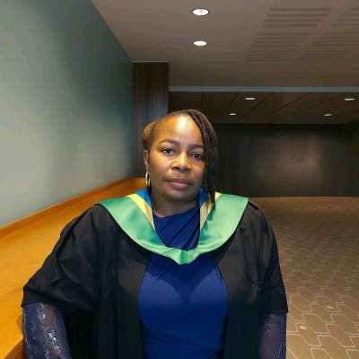 Professional Female seeks a single or double room Main Photo