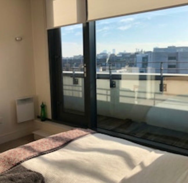 Close to London Bridge Main Photo