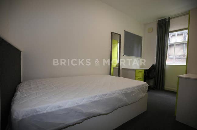 Professional House Share - Bills Included Main Photo