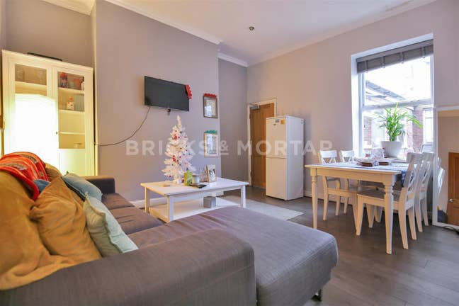 Professional House Share - Bills included   Main Photo