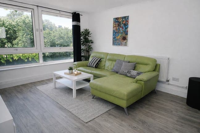 Stylish Double Room in 3-Bed Flat | Canary Wharf Main Photo