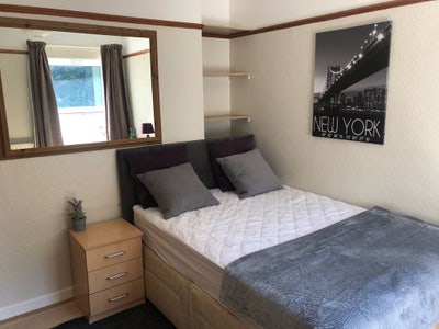 5 Minute Walk From Town Main Photo