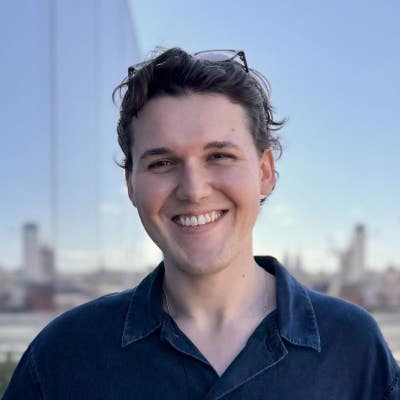 26yo design consultant looking for studio/room Main Photo