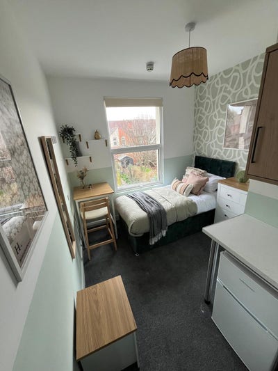 💚Luxe Offsuite Room Availble on Manor Court Rd💚 Main Photo