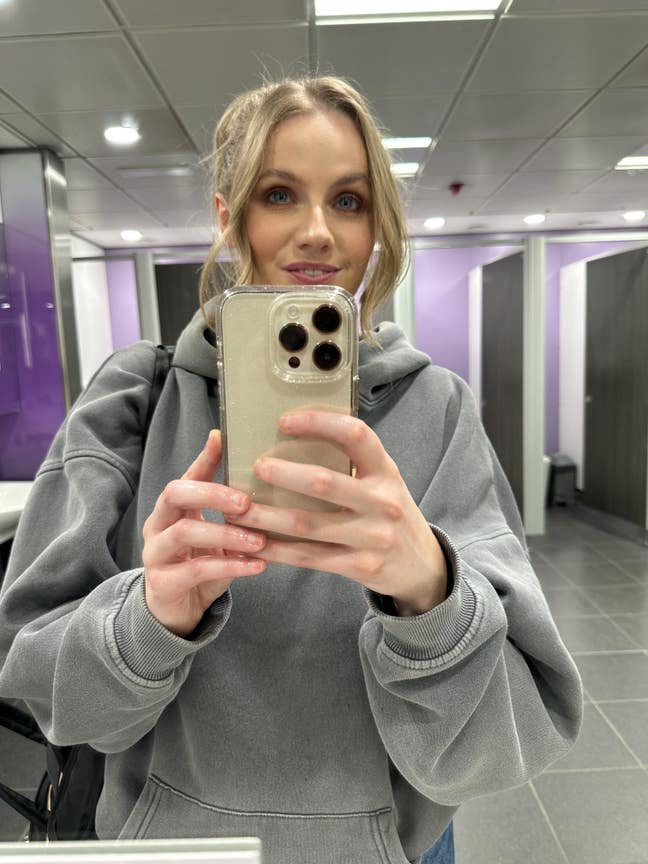 Female seeks a  room in LONDON GATWICK Main Photo