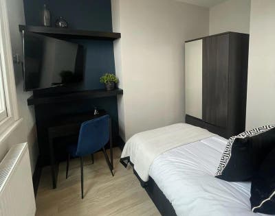 Single room Oxford Street  Main Photo