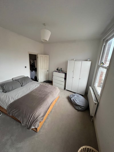 SUBLET Available in young social Balham flat  Main Photo