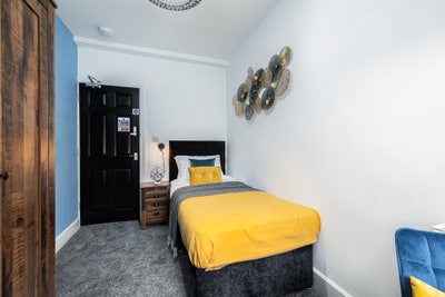Sophisticated Ensuites Rooms in Stockingford, CV10 Main Photo