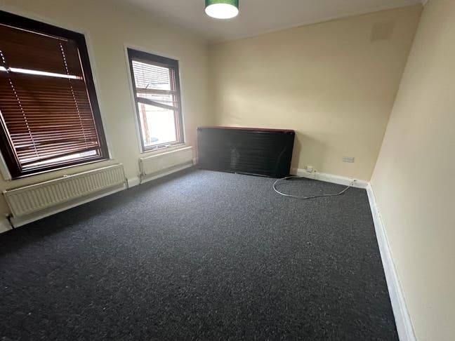 2 Bedroom Flat to Rent Southall, UB2 Main Photo