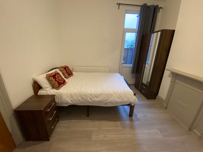 Spacious Room in Clean Shared House NW2 Main Photo