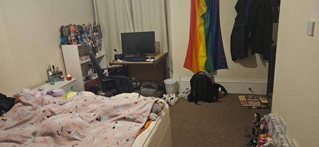 One room available in 11F Whitehall Street. Main Photo