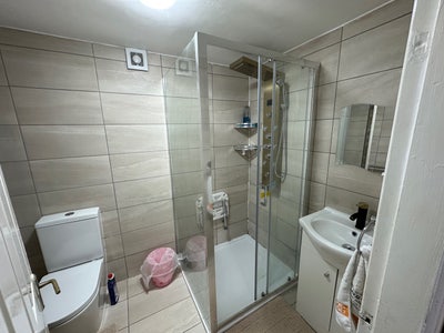 Large Ensuite bedroom  Main Photo