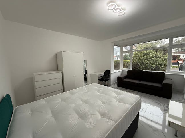 Wembley / Massive Modern Double / All included Main Photo