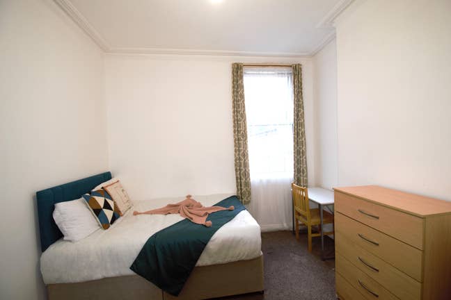 Double Room / Close to High road / NW2 Main Photo