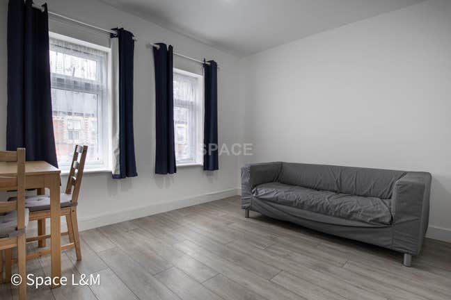 Pitcroft Avenue, Earley, RG6 1NH Main Photo