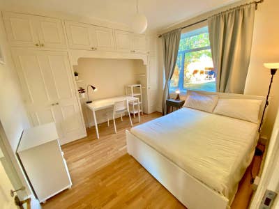 Bright Double Room 5 Mins to Jubilee Line Main Photo