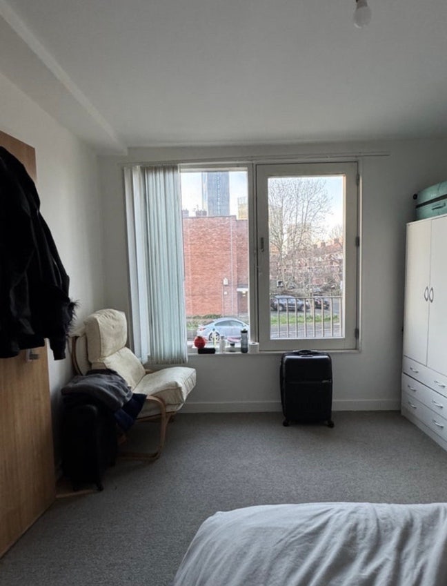Airy room near city centre with access to terrace Main Photo