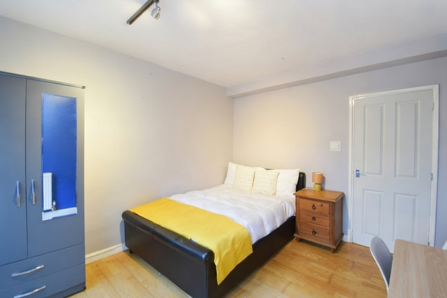 3 doubles / Brand new property  ! SW18 Main Photo