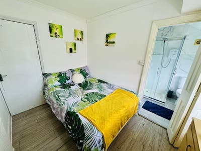 🏡Rooms in Perivale – Zone 4 Main Photo