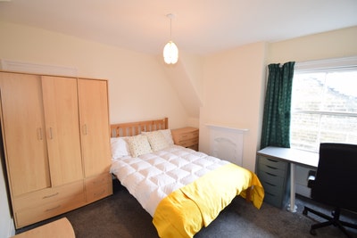 Comfortable double Room in Modern Flatshare! Main Photo