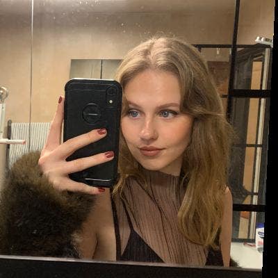 Professional Female seeks a double room Main Photo