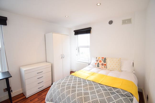 3 Doubles / 4 min Walk to the station  ! Main Photo