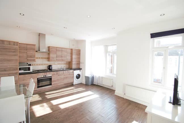 Double en suite   in a 3 bed – All Bills Covered! Main Photo