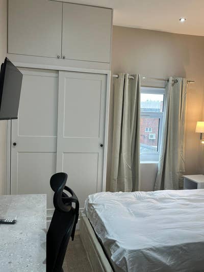 En-Suite Room + TV – Bills Inc from &pound;650 Main Photo