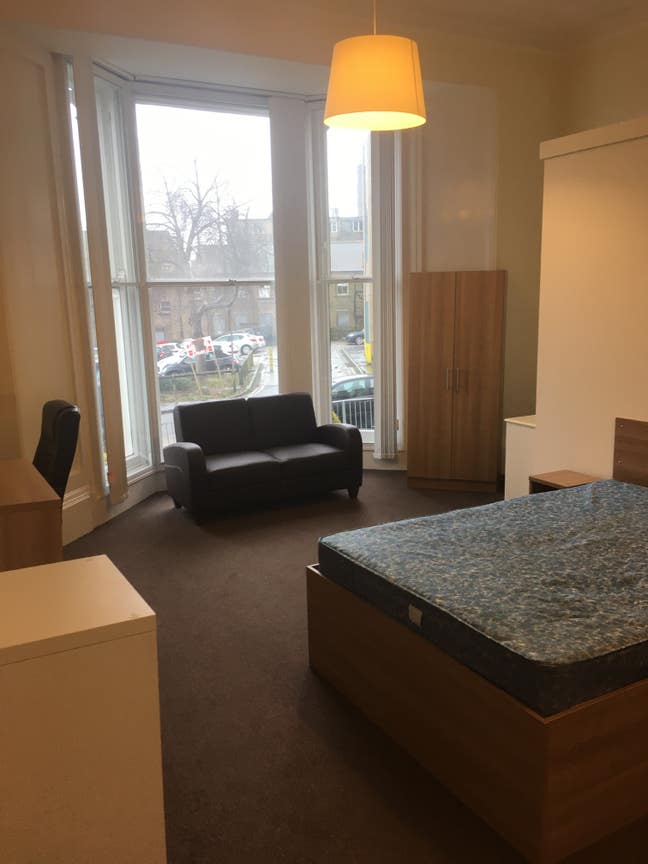 1 Bedroom Property with Parking Main Photo