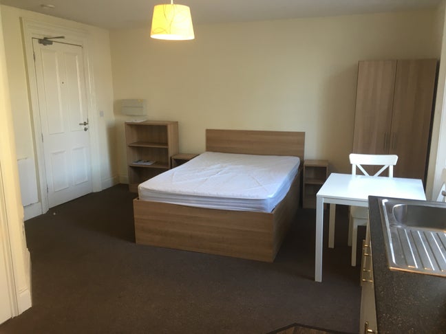 1 Bedroom Property with Parking Main Photo